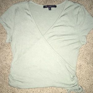 Cute ribbed v-neck shirt🌿